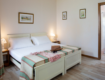 Assisi triple rooms in country house with private bathroom, hairdryer, WIFI, air conditioning, TV, garden
